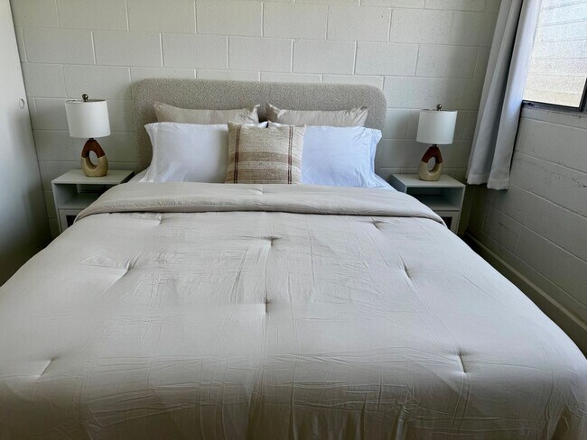 Building Photo - Upgraded Fully Furnished Condo w/ Assigned...