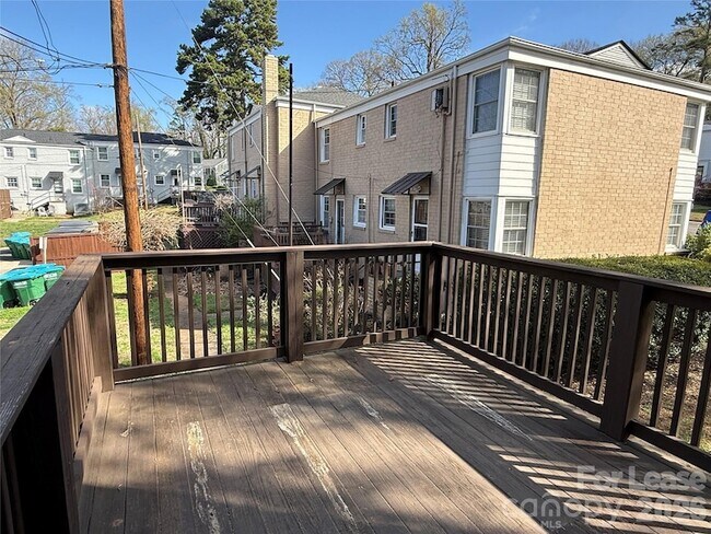 Building Photo - 524 Wakefield Dr