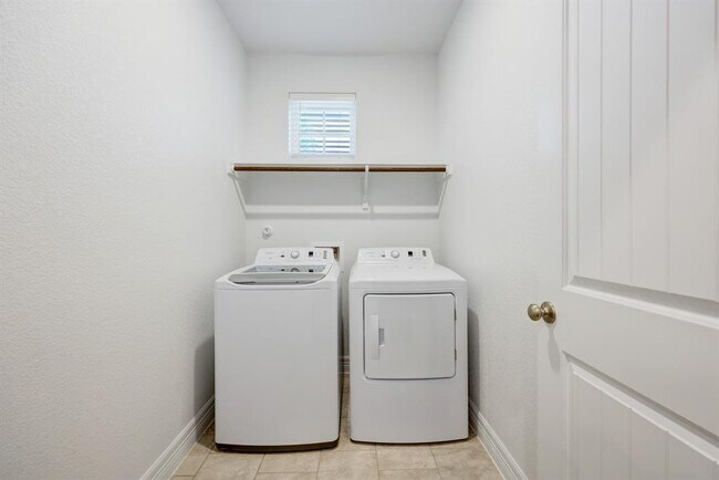 Building Photo - 804 Beautyberry Ln