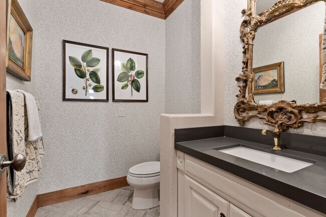 Building Photo - Beautiful 4 bedroom 3.5 bath alongside the Wasatch Mountains!