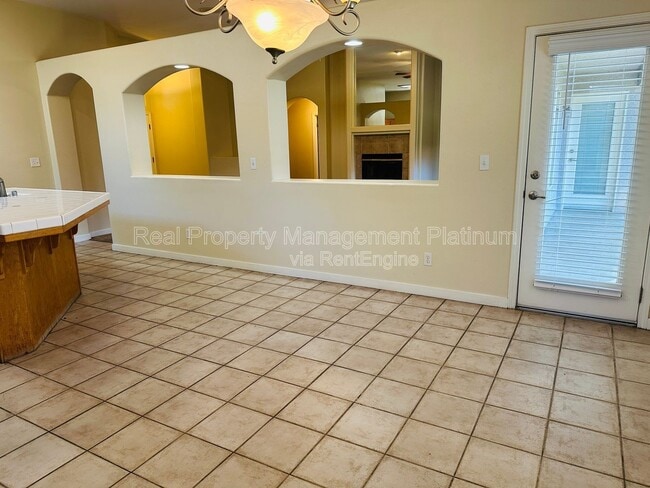 Building Photo - 2012 Riverview Dr