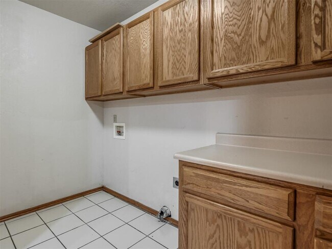 Building Photo - 304 Eccell Ct