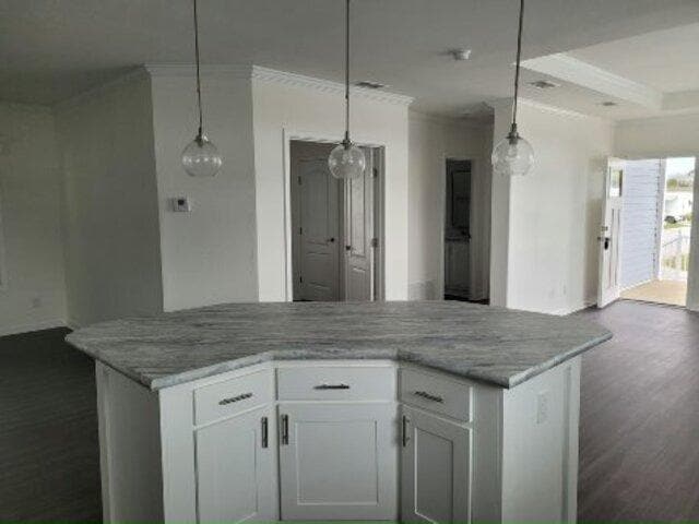 Building Photo - 2505 E Bay Dr