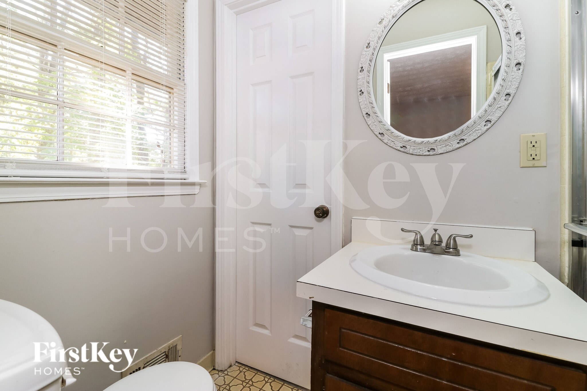 Building Photo - 5279 Santee St SW