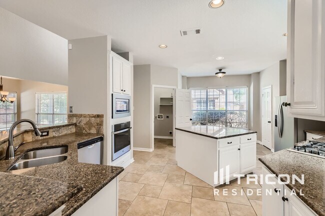 Building Photo - 2624 Dunbar Dr