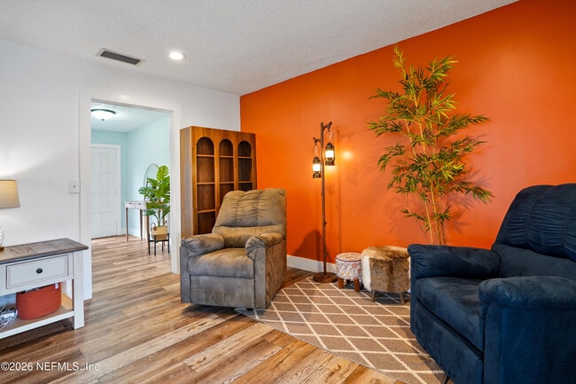 Building Photo - 6717 Lenczyk Dr