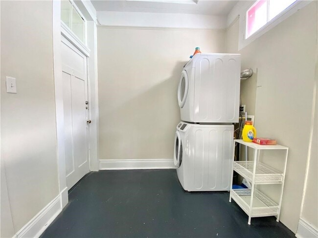 Building Photo - 2108 Robert St