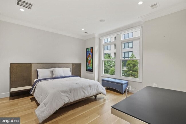Building Photo - 1520 16th Ct N
