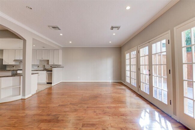 Building Photo - 225 Asbury-