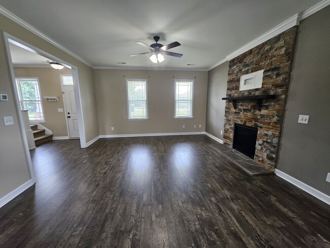 Building Photo - 303 Weeping Willow Dr