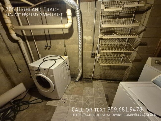 Building Photo - 705 Highland Trce