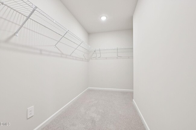 Building Photo - 5 and A Loft single family for sale
