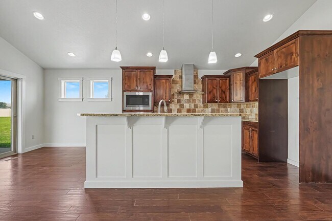 Building Photo - 2040 Kelly Dr
