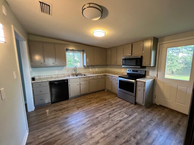 Building Photo - 14742 South Blvd