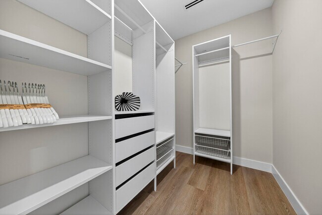 Building Photo - 1121 NE 17th Ave