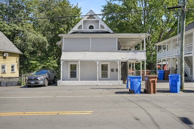 Primary Photo - 28 Bridgeport Ave