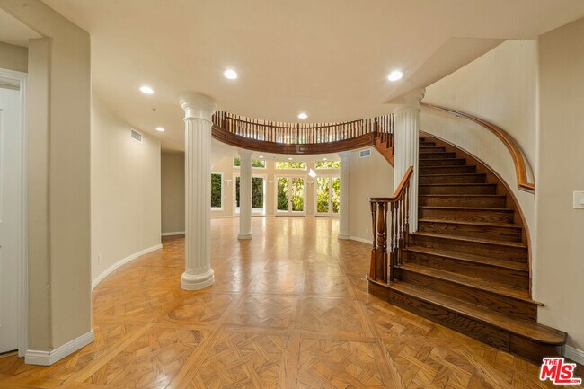 Building Photo - 1109 Pine Dr