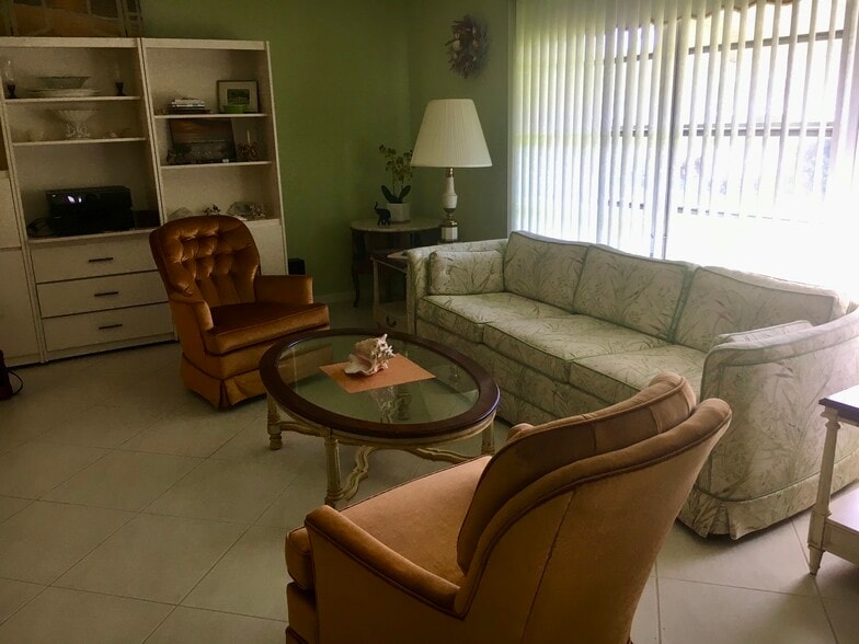 Living room - 197 High Point Ter W