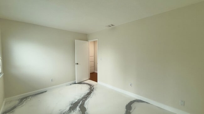 Building Photo - 4 Bedroom | 2.5 Bathroom | Single Family Home in Rosemont Available Now