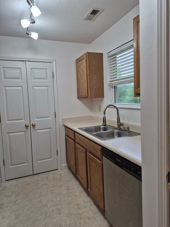 Building Photo - 105 Olde Covington Way