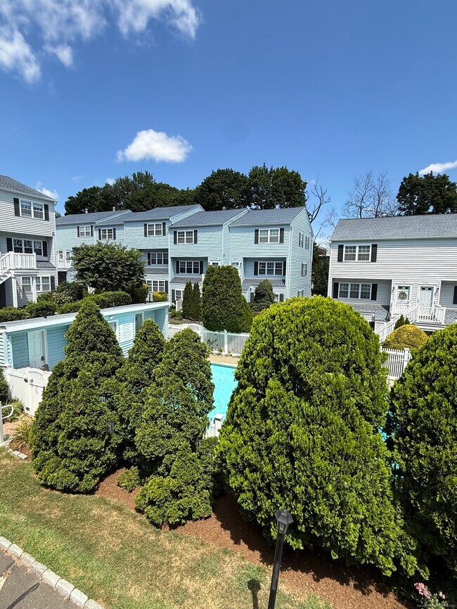 Primary Photo - 14 1/2 Fairview Ave