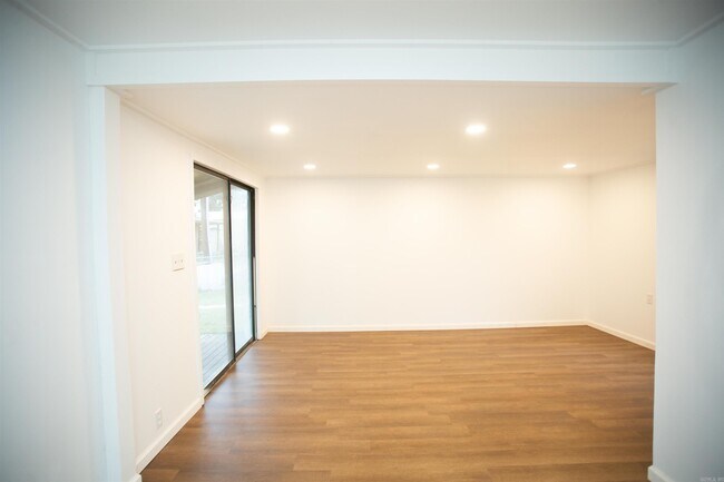 Building Photo - 13118 Old River Dr