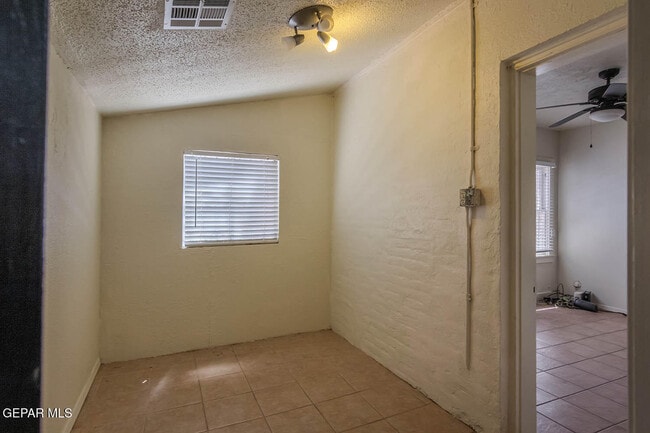 Building Photo - 3611 Yandell Dr