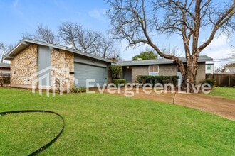 Building Photo - 9538 Vinewood Dr