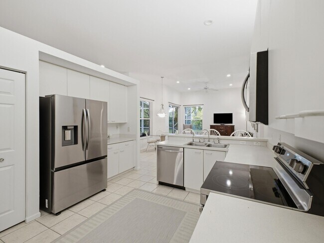 Building Photo - 4378 Danielson Dr