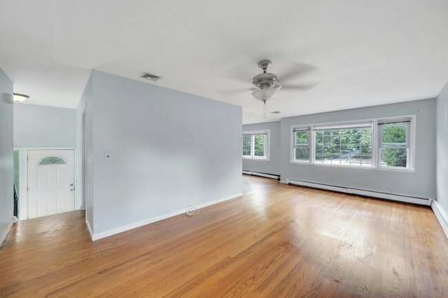 Building Photo - 106 Hillside Ave
