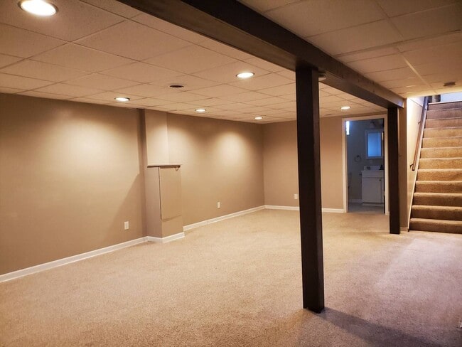 Building Photo - 3 Bedroom 2 Bath Single Family Home!  Gara...