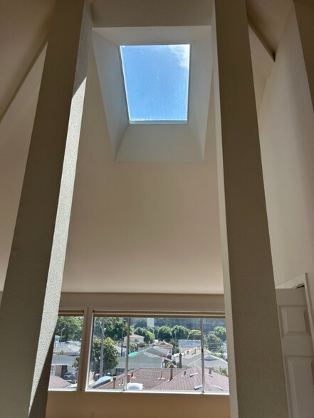 Building Photo - 761 2nd Ln