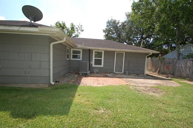Building Photo - 5822 Grape St