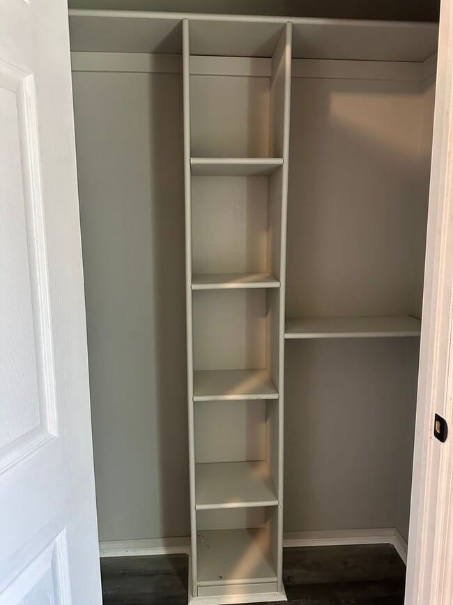 Building Photo - 4 Bedroom and 2 Full Bathroom House in the...
