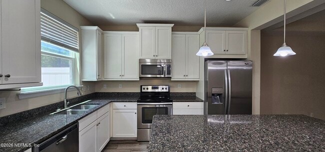 Building Photo - 221 Richmond Dr