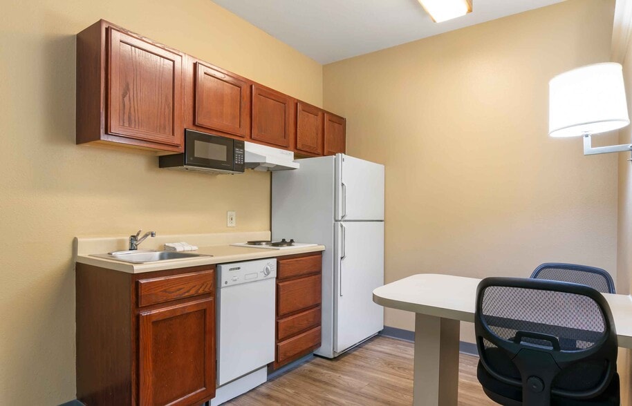 Building Photo - Furnished Studio-Kansas City - Overland Park - Metcalf Ave