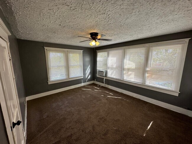 Building Photo - 6818 Stearns St