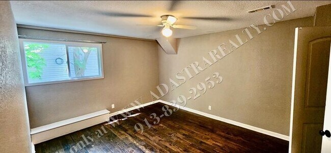 Building Photo - Nice Updated 3 Bed, 1 Bath in KCK-Availabl...