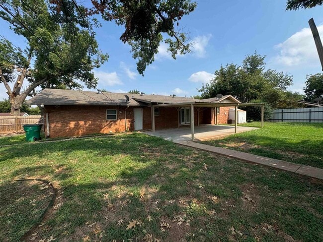 Building Photo - 1516 Rita Ln