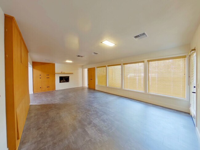 Building Photo - 3240 S Louis Ln