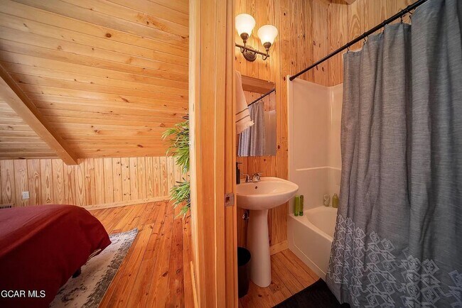 Building Photo - 577 Forrest Dr