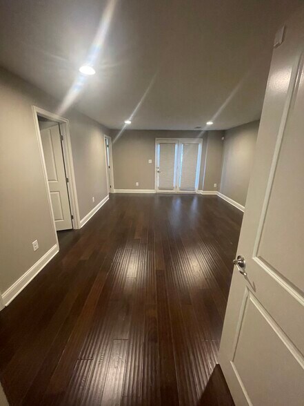 Building Photo - 1265 Elderslie Ln