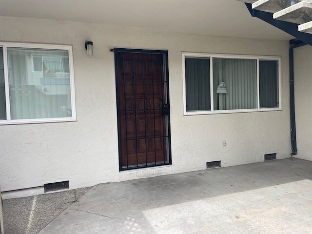 Building Photo - 4425 Blackford Ave