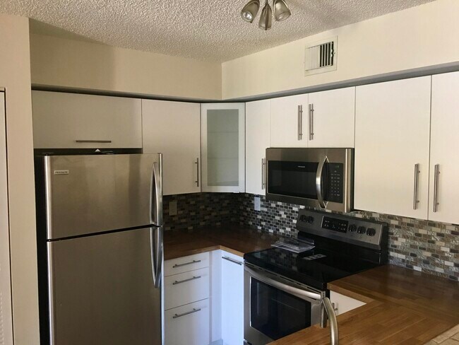 Building Photo - 1721 Village Blvd