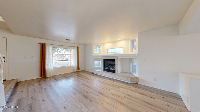Building Photo - 6434 W Honeysuckle Dr
