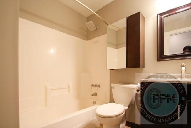 Building Photo - Discover this 3- Bd, 2.5-Ba Omaha, NE,