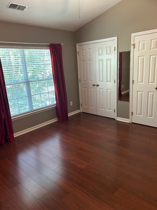Building Photo - 203 Twin Tree Dr