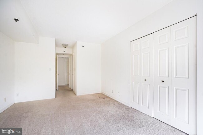 Building Photo - 5809 Nicholson Ln