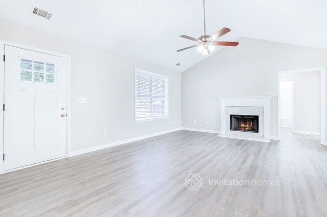 Building Photo - 140 Oak Hill Dr