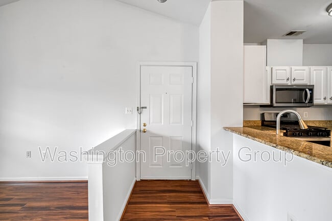 Building Photo - 4144 Fountainside Ln